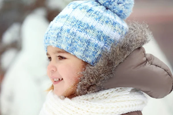 Schattig klein meisje — Stockfoto