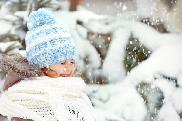 Schattig klein meisje — Stockfoto