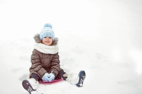 Schattig klein meisje — Stockfoto