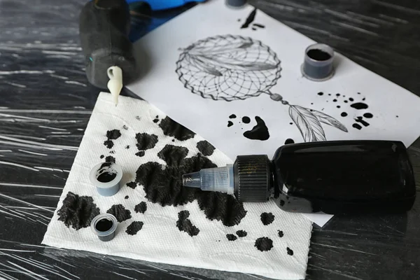 Machine Tatouer Avec Croquis Fournitures Sur Table — Photo