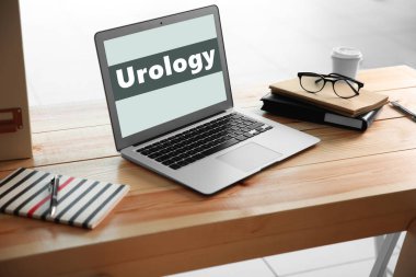 Word Üroloji ile modern dizüstü bilgisayar