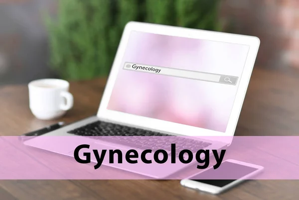 Laptop moderno com palavra GYNECOLOGY — Fotografia de Stock