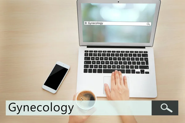 Woman searching information in laptop — Stock Photo, Image