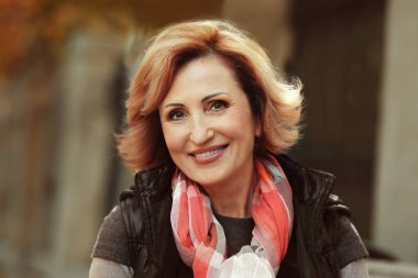 Muhteşem bir orta yaşlı kadın