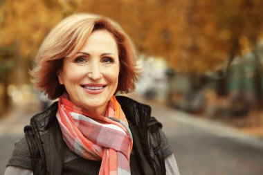 Muhteşem bir orta yaşlı kadın