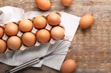 Paket içinde çiğ yumurta