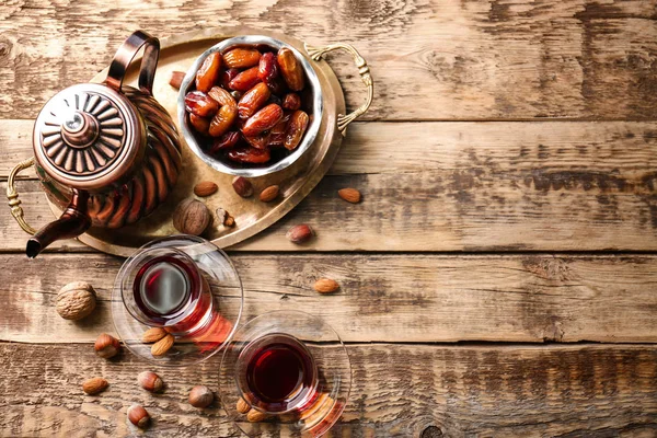 Chá turco em copos tradicionais — Fotografia de Stock