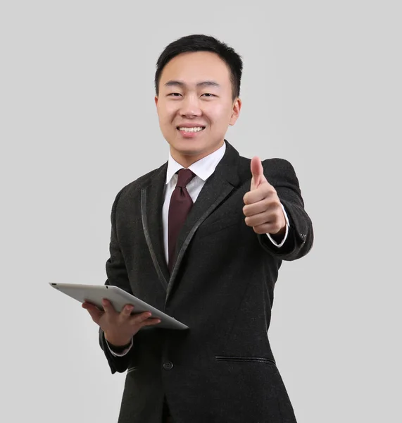 Asian man with tablet computer — Stock Photo, Image