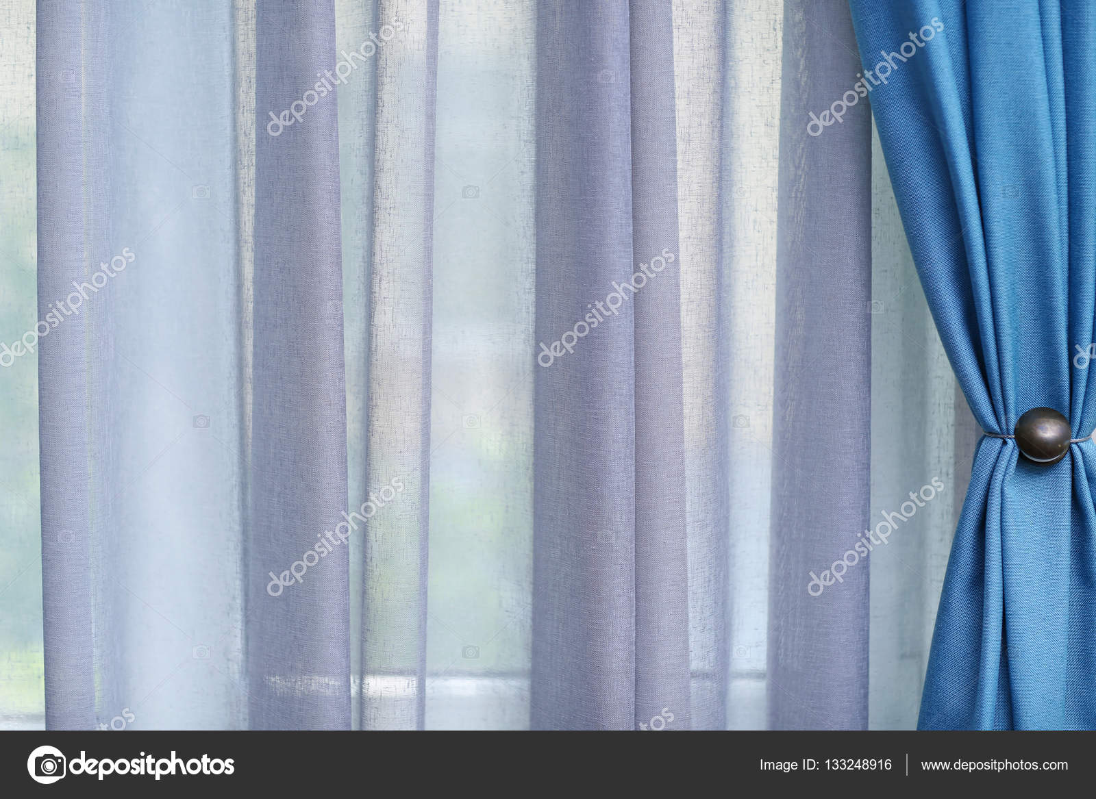 witte en blauwe gordijnen — Stockfoto © belchonock #133248916 witte en blauwe gordijnen — Stockfoto © belchonock #133248916