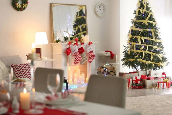 Quarto decorado para o Natal — Fotografia de Stock