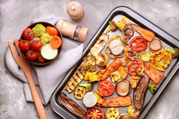 Grilled vegetables on baking tray — Stock Photo, Image