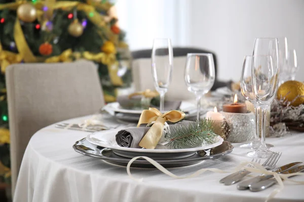 Mesa servida para la cena de Navidad —  Fotos de Stock