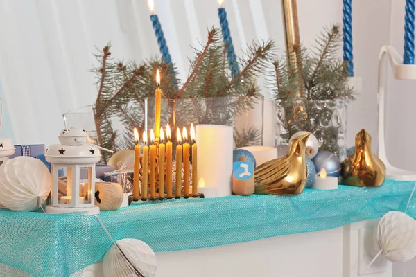 Camino decorato per Hanukkah — Foto Stock
