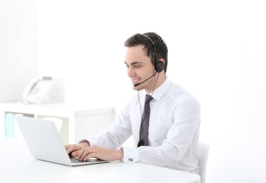Çağrı merkezi operatörü  