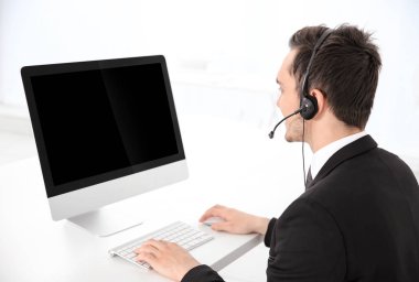 Çağrı merkezi operatörü  