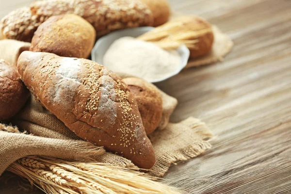 Pan de centeno con semillas de sésamo — Foto de Stock