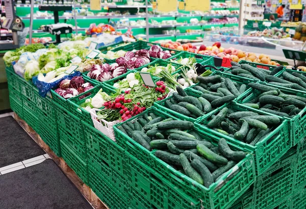 Λαχανικά σε πλαστικά κιβώτια — Φωτογραφία Αρχείου