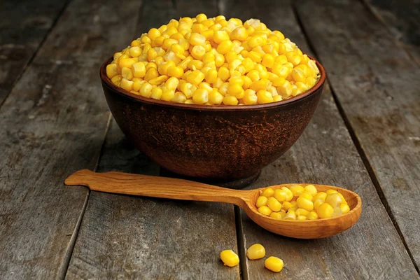 Kom met maïs zaden — Stockfoto