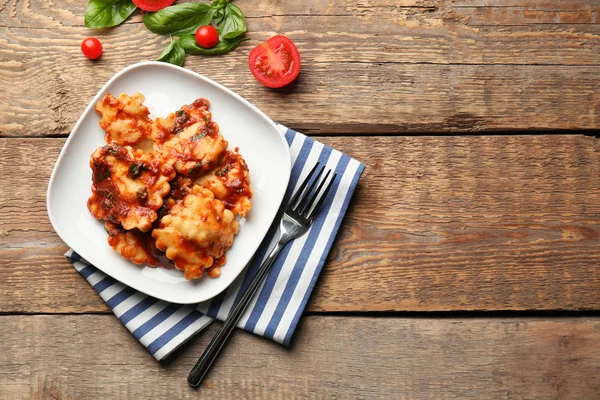 Plate of ravioli with tomato sauce — Stock Photo, Image