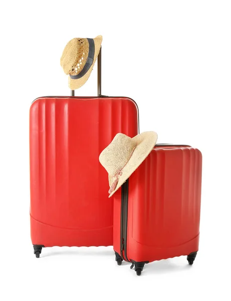 Современные чемоданы и шляпа — стоковое фото