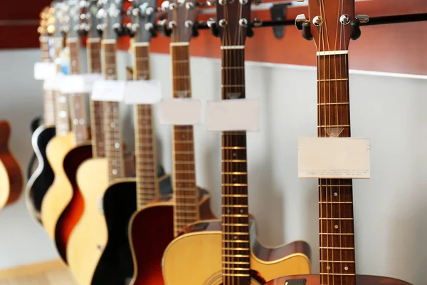 Guitars in music shop — Stock Photo, Image