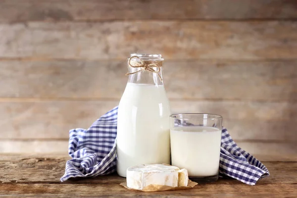 Productos lácteos frescos —  Fotos de Stock