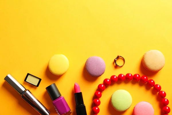 Makeup products, accessories and macaroons — Stock Photo, Image