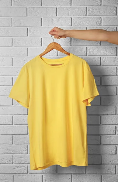 Blank yellow t-shirt — Stock Photo, Image