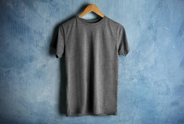 空の灰色の t シャツ — ストック写真