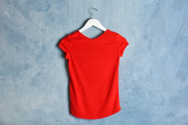 T-shirt rossa bianca — Foto Stock