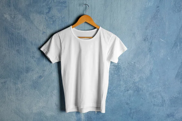 T-shirt branca em branco — Fotografia de Stock