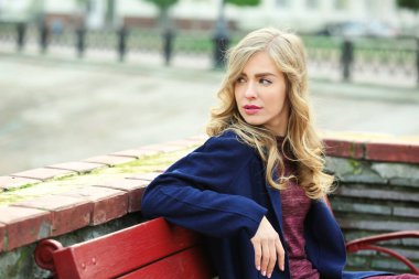 Genç çekici kadın. 