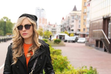 güzel bir kadın sokak