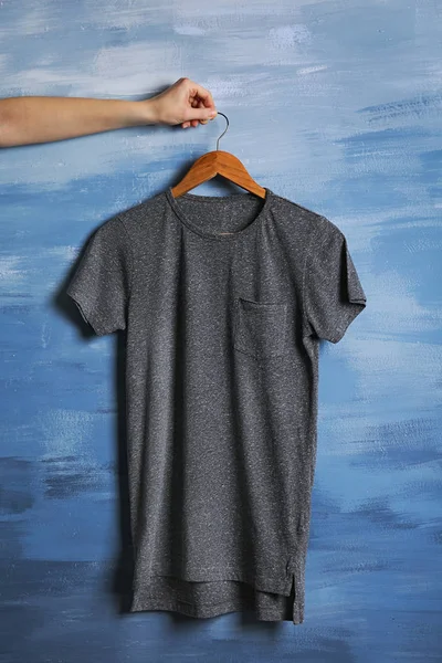 Leeg grijs t-shirt — Stockfoto