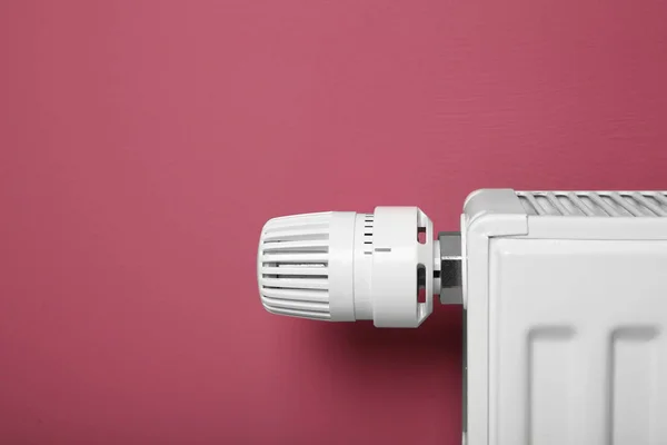 Heating radiator with temperature regulator — Stock Photo, Image