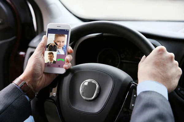 Homem Videoconferência Smartphone Carro Conceito Tecnologia Moderna — Fotografia de Stock