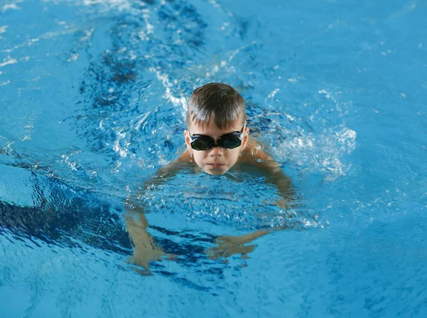 Leuke Jongen Opleiding Sport Zwembad — Stockfoto