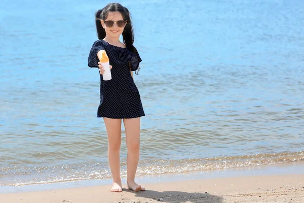 Cute Girl Sun Protection Lotion Beach — Stock Photo, Image