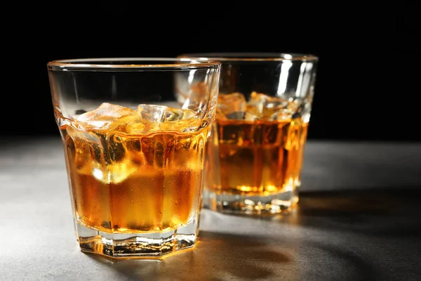 Gözlük lüks viski — Stok fotoğraf
