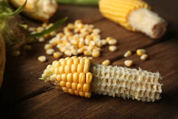 Corncobs and seeds on wooden table — Stock Photo, Image