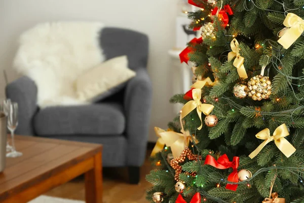 Geschmückter Weihnachtsbaum — Stockfoto