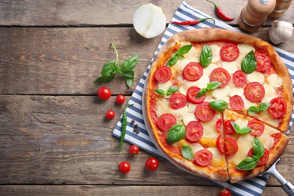Masada lezzetli pizza — Stok fotoğraf