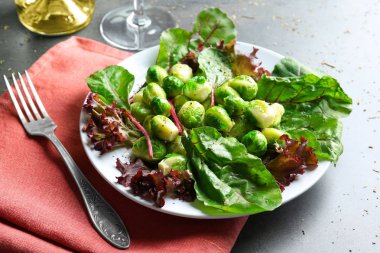 Brüksel lahanası salatası