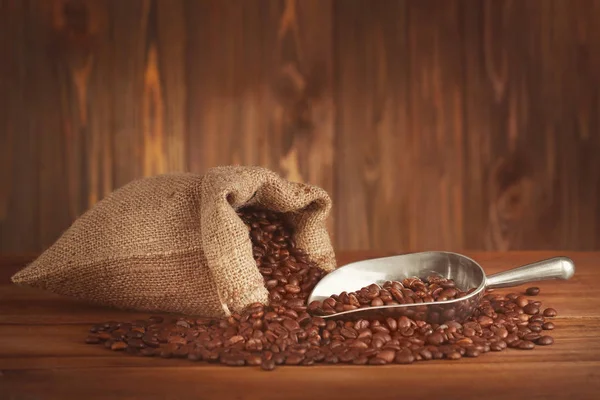 コーヒー豆の焙煎と財布 — ストック写真