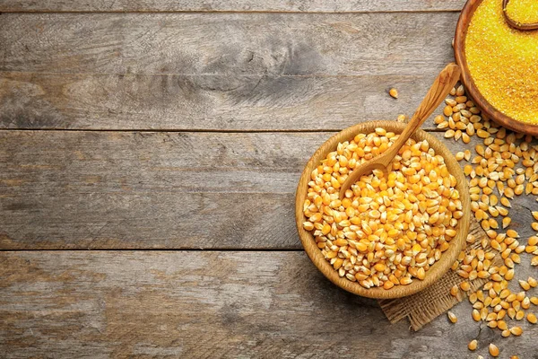 Semillas de maíz y grañones en tazones —  Fotos de Stock