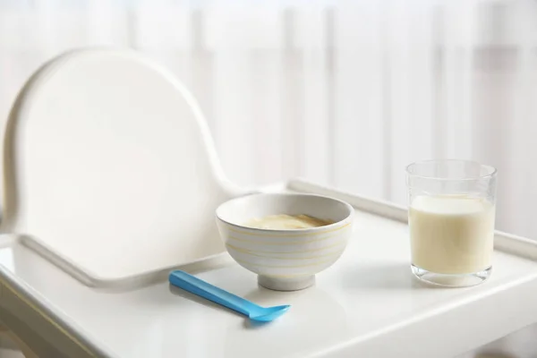 Highchair with healthy baby food — Stock Photo, Image