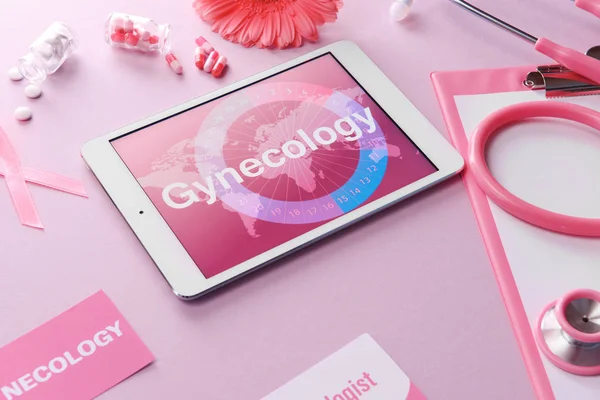 Tablet with word GYNECOLOGY — Stock Photo, Image