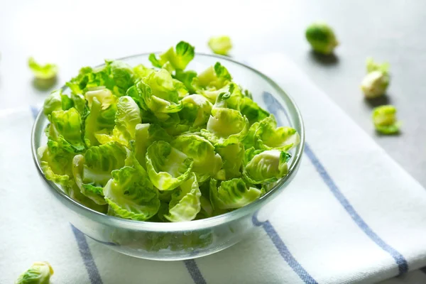 Brussels sprouts in glass bowl — Stock Photo, Image