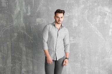 yakışıklı delikanlı 