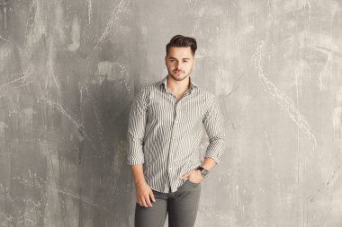 yakışıklı delikanlı 